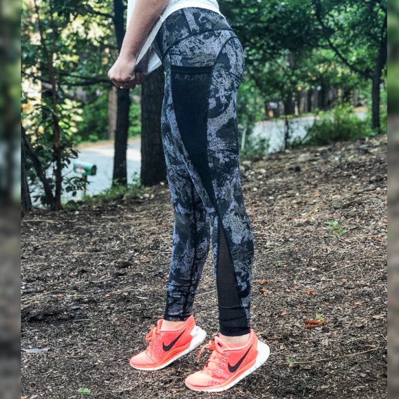 A.R.M. Fitness Pants - Chevron Camo Leggings
